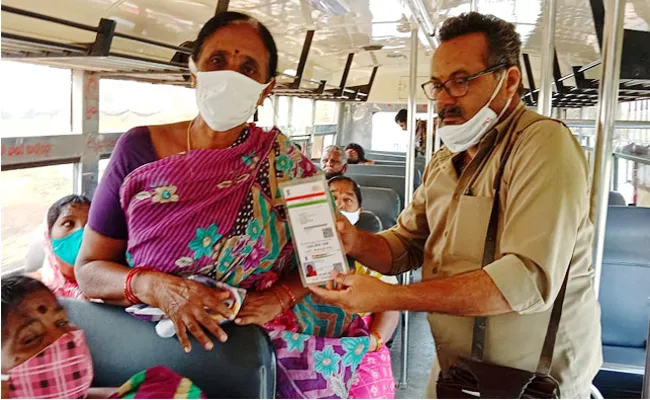 Original Aadhaar mandatory For Free RTC Bus Travel For Women - Sakshi