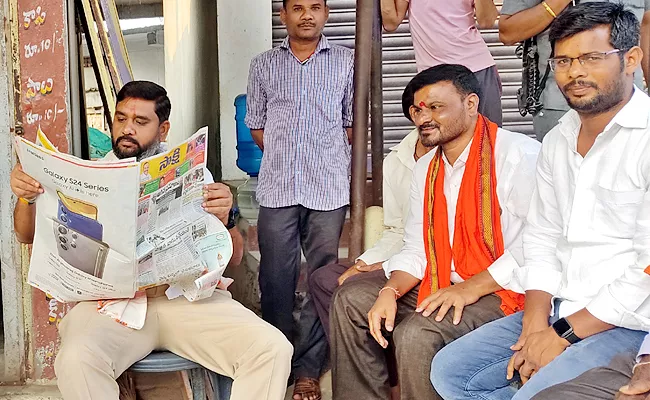 Sirpur MLA Palvai Harish Babu Visits Constituency, Reads Sakshi Paper At A Tea Stall