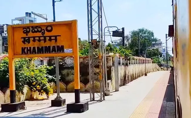 Goods train derails near Khammam Updates - Sakshi