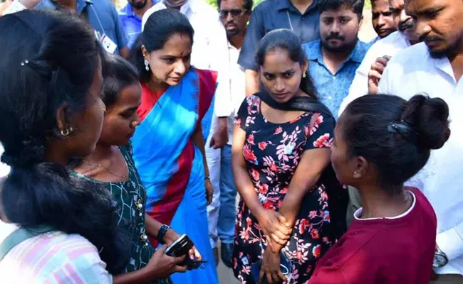 MLC Kavitha visited social welfare hostel in Bhuvangiri - Sakshi