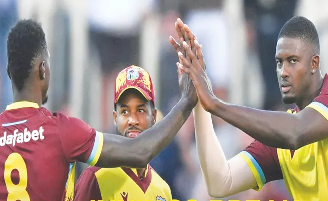 West Indies Can become 1st Team To Win T20 WC At Home: Darren Sammy - Sakshi