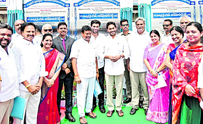 CM YS Jagan Inaugurates Retaining Wall and Riverfront Park - Sakshi