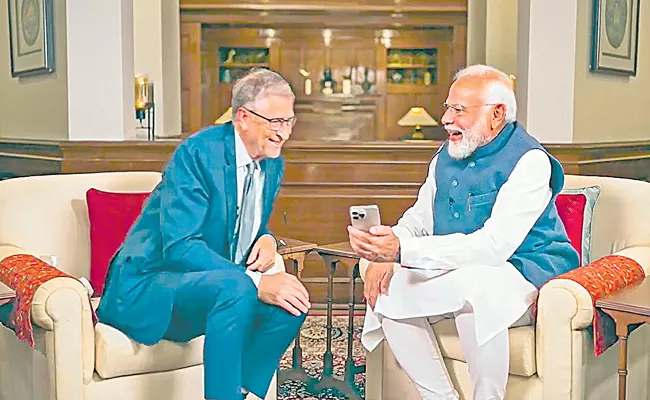 PM Narendra Modi and Bill Gates interact on AI, climate changes - Sakshi