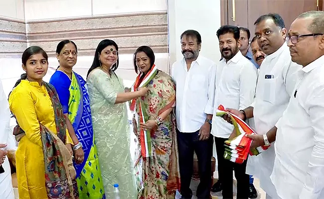 GHMC Mayor Vijaya Lakshmi Joined In Congress - Sakshi