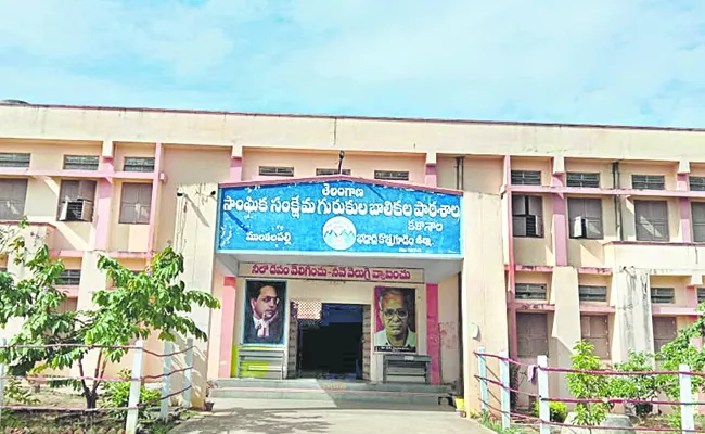 Recruitment Board of Telangana Gurukula Educational Institutions filled 9000 posts in 9 months - Sakshi