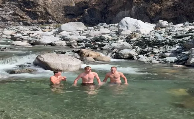 IND VS ENG 5th Test: James Anderson Enjoying A Refreshing Dip In A Local Khad In Dharamshala - Sakshi