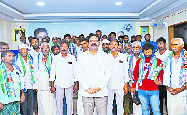Mass enrollments in YSRCP: Andhra pradesh - Sakshi