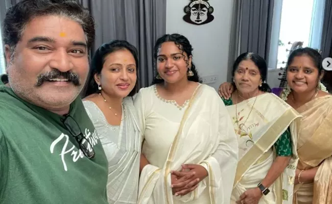 Anchor Suma Kanakala Celebrates Malayalam New Year Vishu - Sakshi