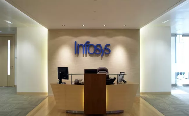 Infosys Employees Count Declines First Time in 23 Years - Sakshi