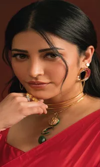 Shruti Haasan Went To Shooting In a Auto Goes Viral