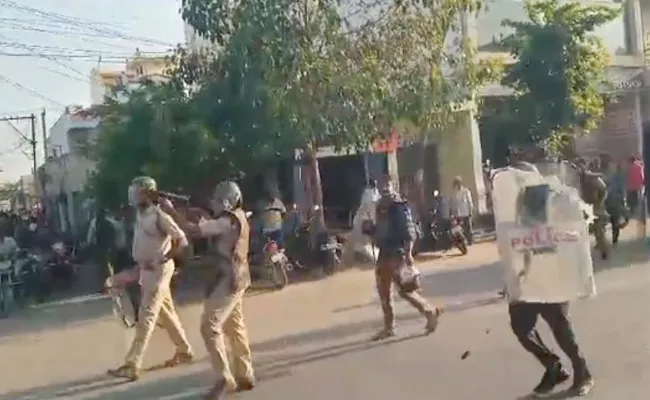 Stone Pelting On Ysrcp Leaders In Tadipatri Constituency 