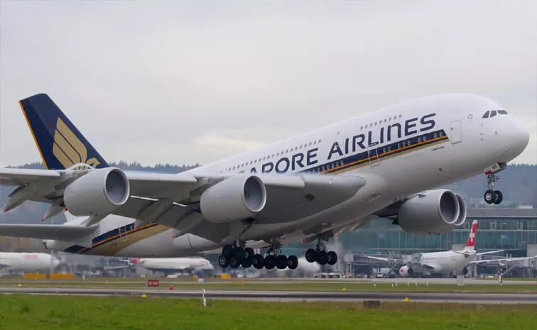 Singapore Airlines To Reward 8 Months Of Salary As Bonus Employees