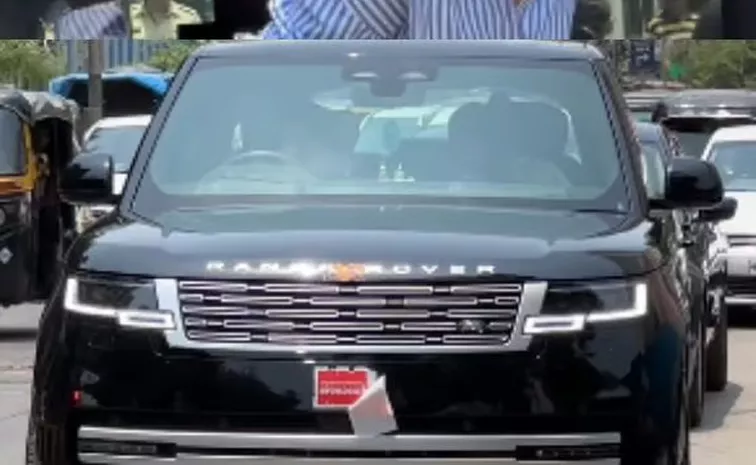 Shilpa Shetty Arrives In 3 Crore Swanky New Car To Cast Vote In Mumbai