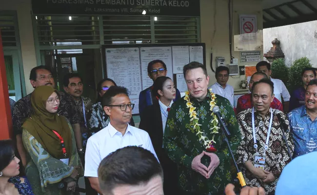 Elon Musk met with Sri Lanka President Ranil Wickremesinghe at the World Water Forum in Bali