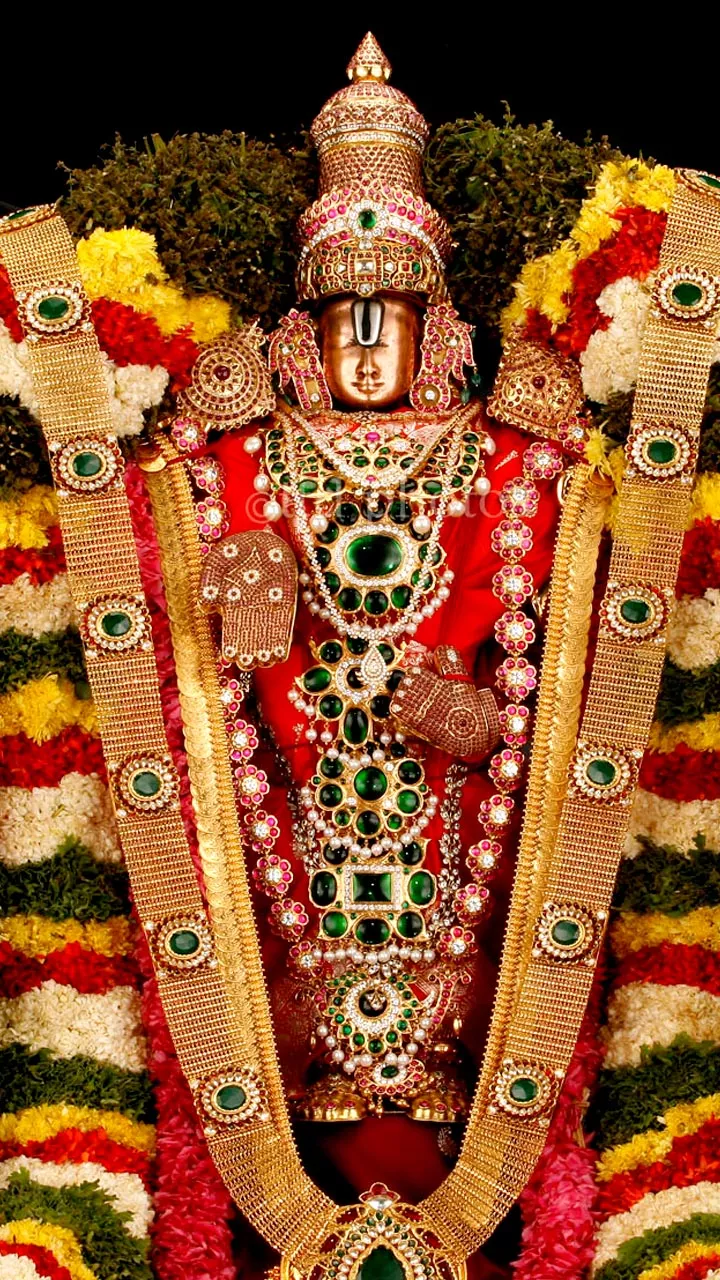 Huge Devotees Rush At Tirumala Tirupati Devasthanam