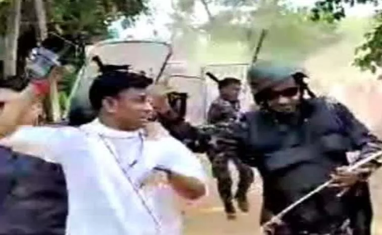 Stone Pelting On BJP MP Candidate In Bengal Polls