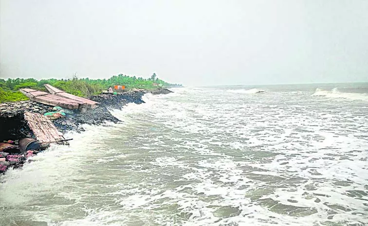 cyclone remal storm hits bangladesh coast