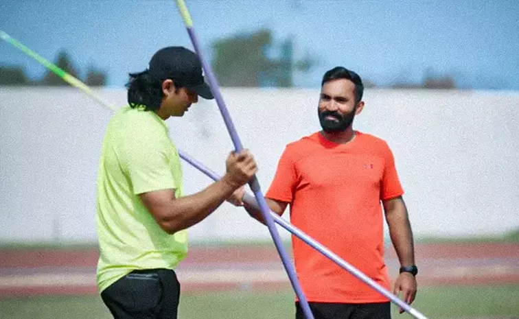 Dinesh Karthik Explores Javelin Throwing With Neeraj Chopra
