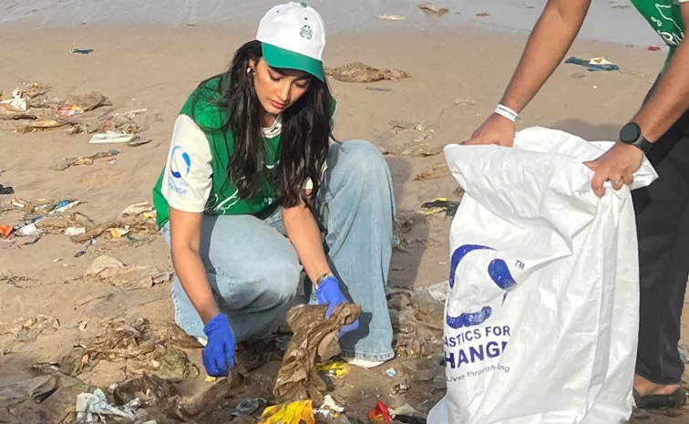 Pooja Hegde In Juhu Beach Cleaning Programme Latest