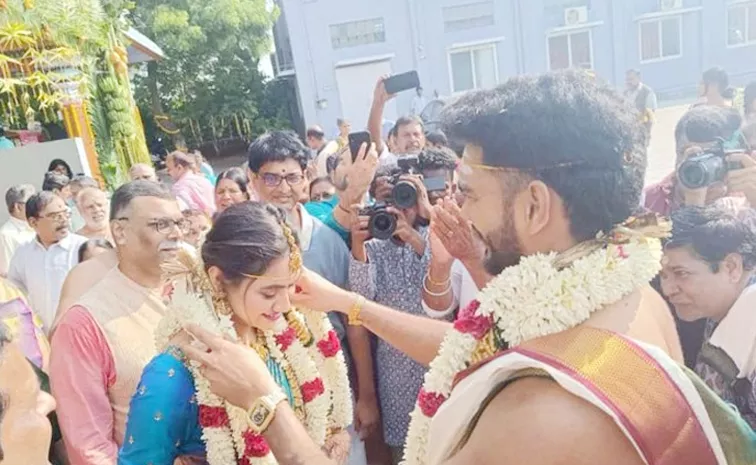 Team India Cricketer KKR Star Venkatesh Iyer Gets married to Shruti