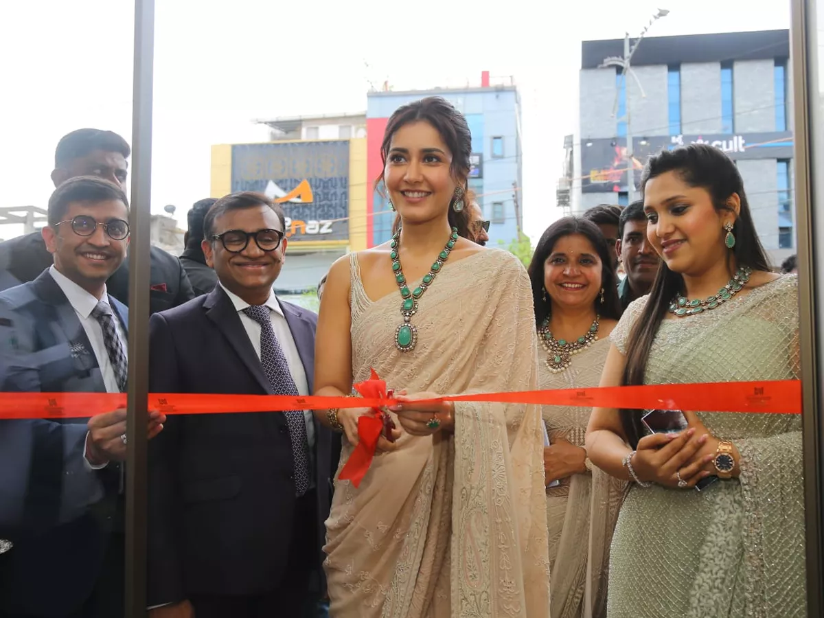 Tollywood Actress Raashii Khanna Mangatrai Neeraj Shop Opening At Lumbini Jewel Mall Hyd