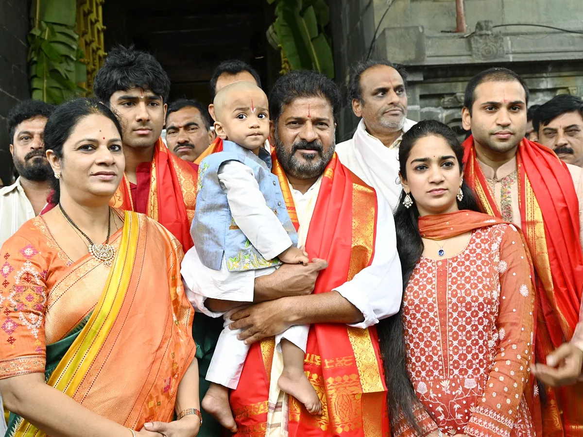 Telangana CM Revanth Reddy With Family Visits Tirumala Photos