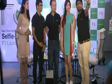 Adah Sharma launches Oppo F3 mobile