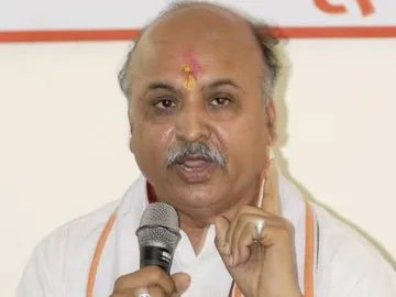 Pravin Togadia serious comments on beheading of Indian jawans
