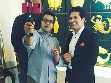 Sachin Tendulkar's First Ever Selfie Interview: Talks About Make In India Tech