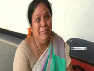 25 tolas of gold robbed from Passenger train in Anantapur