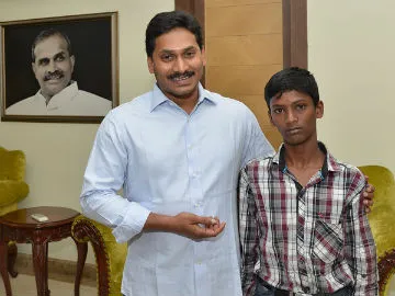 seventh class student prasad met ys jagan mohan reddy