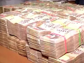 old currency gang arrested