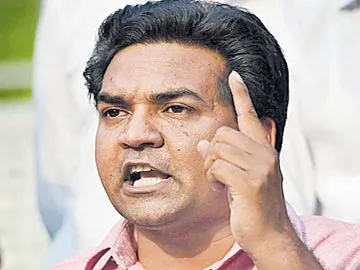 Kapil Mishra submits 'evidence' against Kejriwal to ACB
