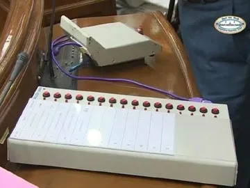 Arvind Kejriwal man brings dummy evm, says exposed tampering