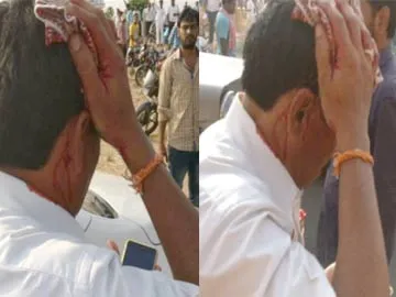 TRS, Congress clash at Orange market opening cermony in Nalgonda