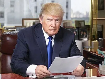 President Trump 'asked former FBI director to end investigation into aide's Russia links'