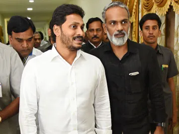 ys-jagan-poll-his-vote-in-presidential-election