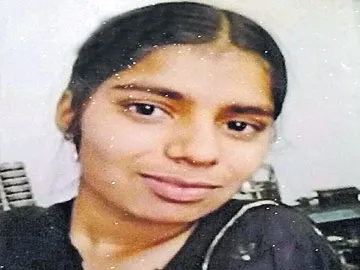 Acid attack on the 17 years old girl