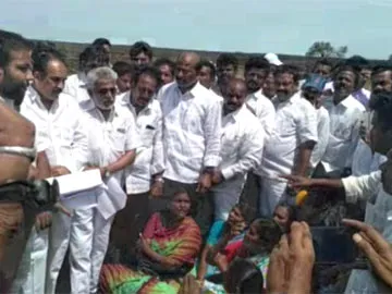 YV Subba reddy, Balineni Srinivasa reddy visit Devarapalli