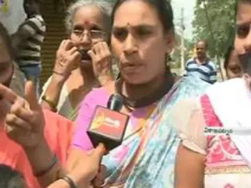 Women protest against liquor shops