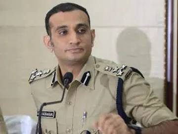 warning phone calls to akun sabarwal