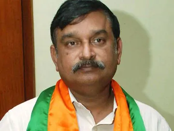 visakha land scam: bjp mla vishnu kumar raju met SIT