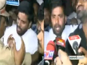 youth congress protest infornt of pubs in hyderabd