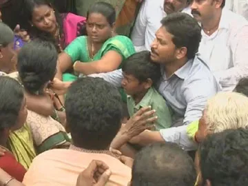 ys jagan mohan reddy meets dalits in garagaparru village face boycott