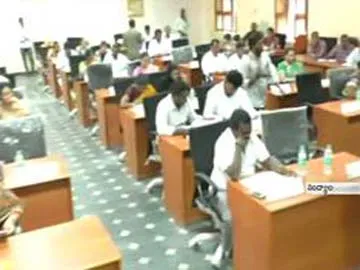 desham sulochana challenge to minister akhila priya