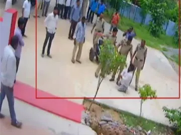 siddipeta SI attacked on villagers