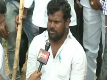 siddipeta SI attacked on villagers