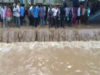 mumbai rains mumbaikars here are all the helplines you need