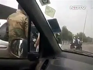 Gurgaon Woman Slap Jawan repeatedly