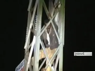 Drunk Man Hulchul In Kukatpalli